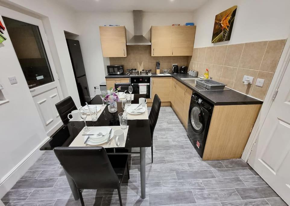 Nc23, Setup For Your Amazing & Relaxed + Free Parking + Free Fast Wifi Leeds (West Yorkshire)