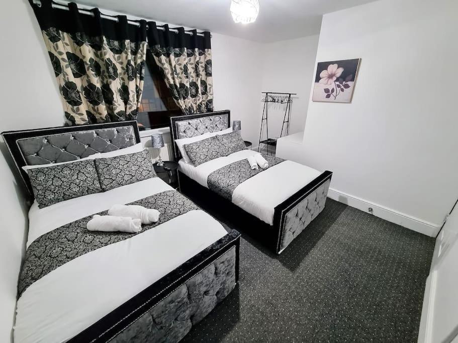 Holiday home Nc23, Setup For Your Amazing & Relaxed + Free Parking + Free Fast Wifi *