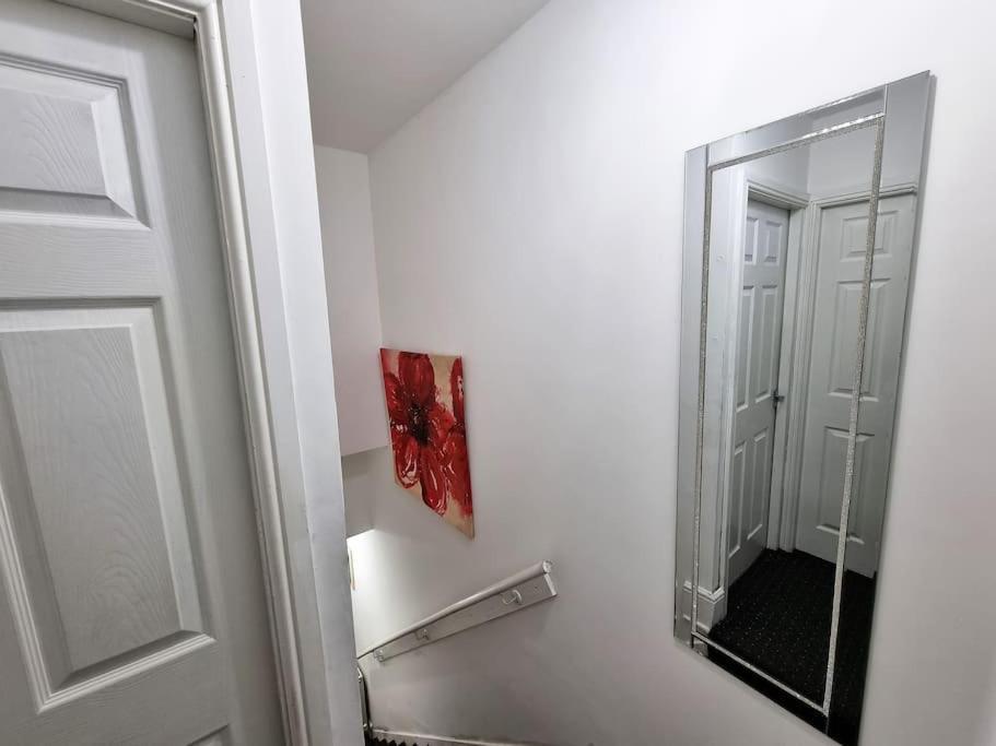 Nc23, Setup For Your Amazing & Relaxed + Free Parking + Free Fast Wifi Holiday home Leeds (West Yorkshire)
