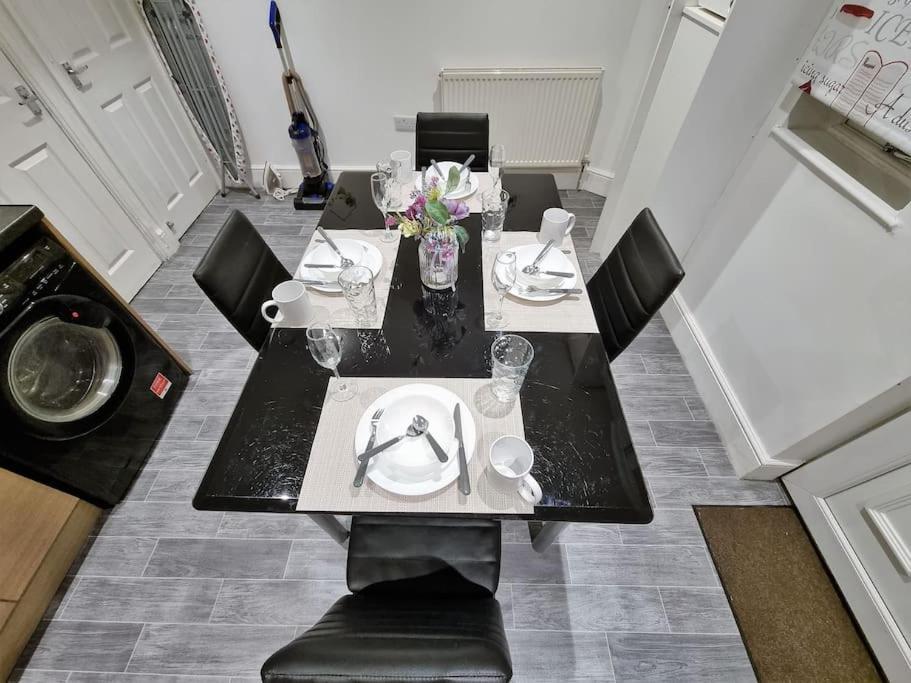 Nc23, Setup For Your Amazing & Relaxed + Free Parking + Free Fast Wifi Leeds (West Yorkshire)