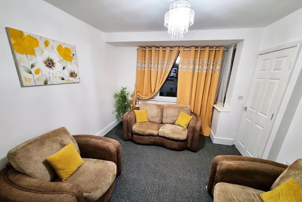 Holiday home Nc23, Setup For Your Amazing & Relaxed + Free Parking + Free Fast Wifi